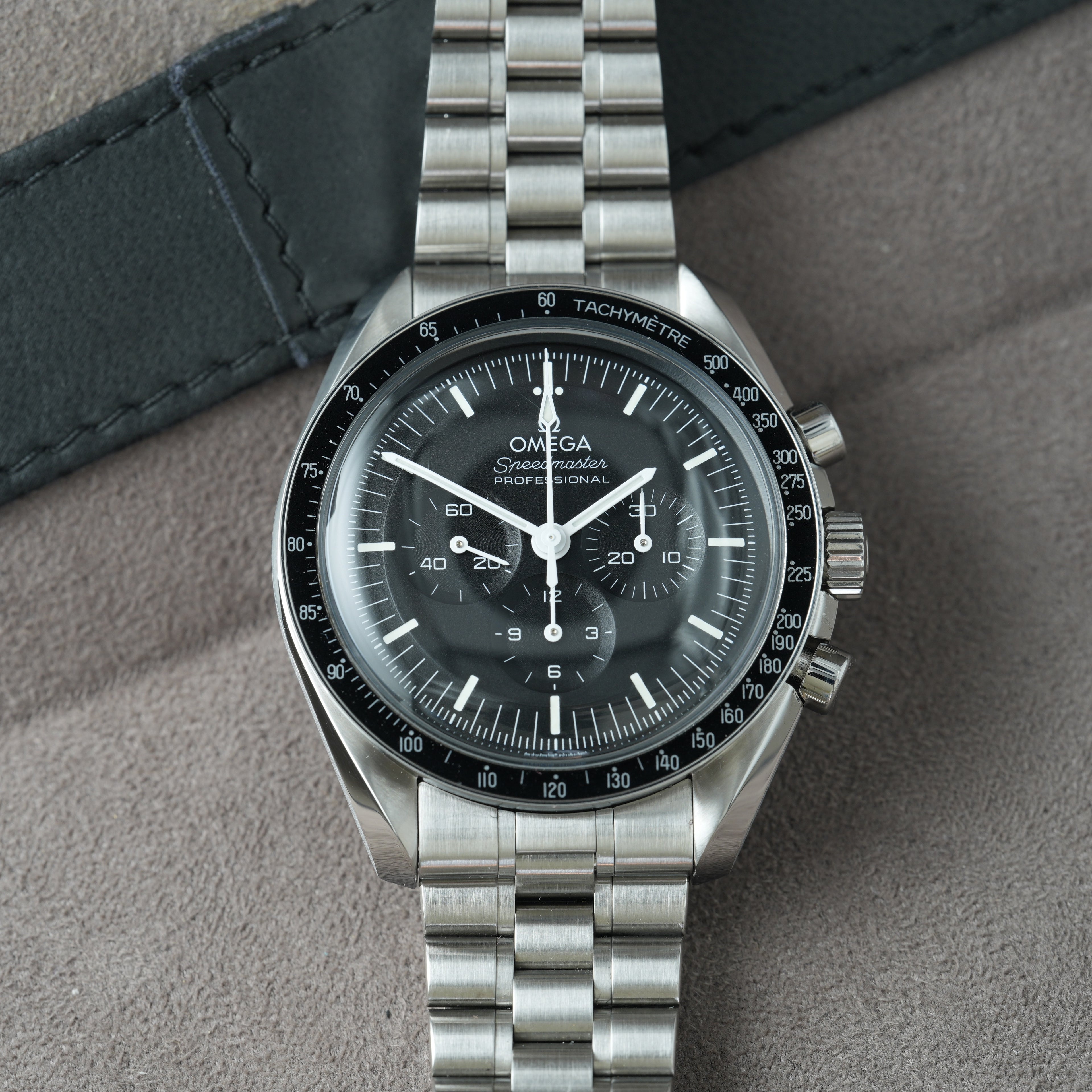 Omega Speedmaster Professional Moonwatch Full Set 2022 'Wie Neu'